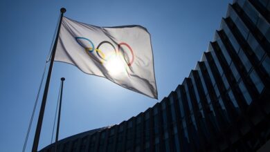 Лавров заявил о погружении спорта в кризис из-за руководства МОК
