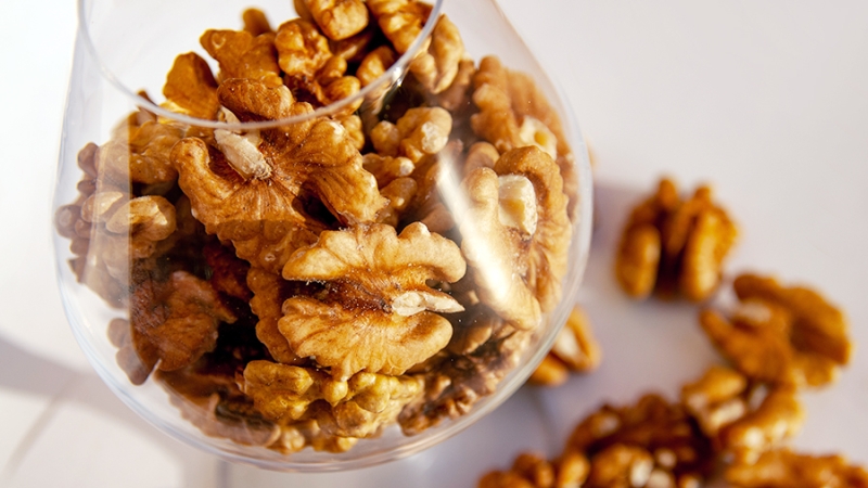 Биолог рассказал о способности орехов снизить уровень холестерина